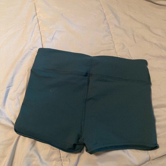 Like new Alo yoga bare it airbrush short - Picture 3 of 4